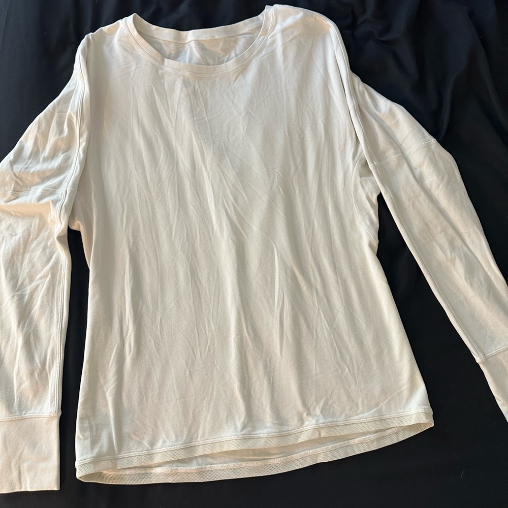 Lululemon white long sleeve no tags but sizing is M/L